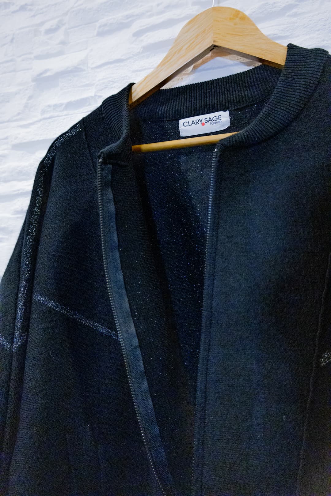 Campera bomber Clary Sage negra con brillos