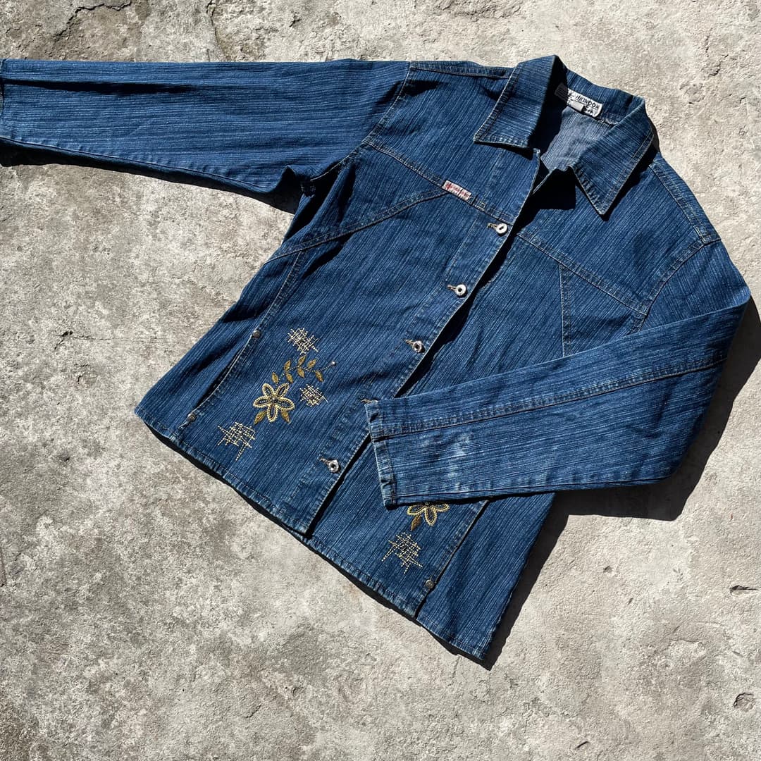 Campera de jean bordada HIGNOON