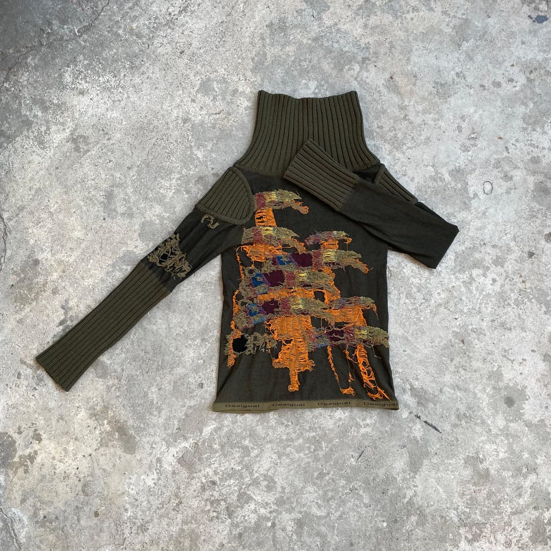 Buzo verde Desigual con diseño unico